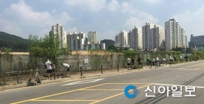 의정부준법지원센터 인도 주변 제초작업