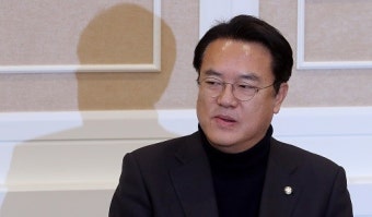 새누리 정진석, 원내대표직 사퇴… 김광림도 사의 표명 (속보)