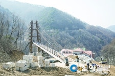 좌구산 휴양랜드 현수교 조성 공정율 80% 순항
