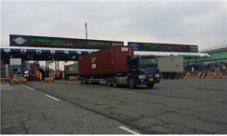 부산국토청 과적차량 근절해요… 교통캠페인 실시