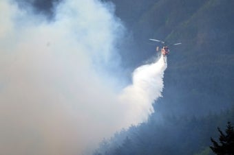강원 산불 '진화작업 재개'…7900여명 투입