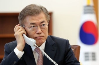 文-시진핑, '이른 시일내 만나자' 조기정상회담 합의