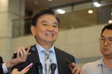 홍석현, 통일외교안보특보 임명에 