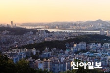 서울 아파트 불안한 고공행진…정부, 규제카드 만지작