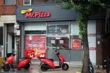 檢 갑질논란 미스터피자 대표 수사 속도