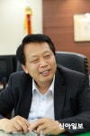 법의 잣대보다 민원인… 이성 구청장의 7년 결산