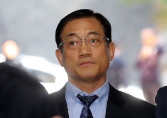 'IDS홀딩스 뇌물수수 의혹' 구은수 前서울청장 오늘 영장심사