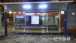 인천 중구 버스승강장, 조명으로 밤에도 ‘반짝’