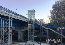 용산가족공원 앞 보도육교에 엘리베이터 설치
