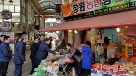 안상수 창원시장, 설 명절 맞아 전통시장 방문