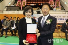 김양희 도의장, 충북도배드민턴협회서 특별공로패