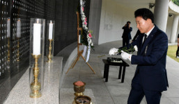 박용갑 중구청장 후보, 현충일 맞아 헌화 및 참배