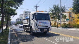 영천시, 폭염대비 도로변 살수작업 실시