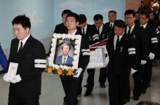 이제는 아들 곁에 나란히… 故 박종철 열사 부친 영면