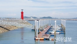 서산, 삼길포항 전국 최초 요·보트 전용 계류시설 개장…해양레저 활성화 기대