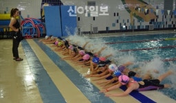 강화군 국민체육센터, ‘겨울방학 수영 특강’ 실시