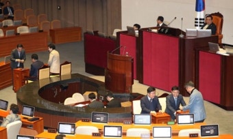 김용균법 국회 통과… 유치원3법은 패스트트랙으로