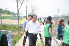 광진구의회, 중랑천 정화활동 동참