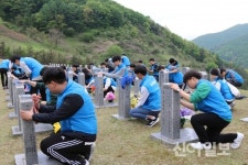 국립영천호국원, 호국보훈의 달 앞두고 봉사활동 줄이어