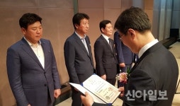 [포토] 노기원 태왕이앤씨 대표, 국가유공자 주택보수 국무총리 표창