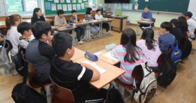 백두현 군수, 대흥초등학교 공개수업 1일 교사 참여
