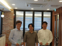 대전마케팅공사 직원, 은행동상점가 상인회로부터 감사패