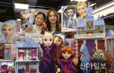 [포토] 롯데마트 겨울왕국2 개봉 맞춰 완구행사 진행