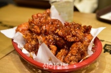 맘스터치 신메뉴 알룰로스 치킨 직접 먹어보니…