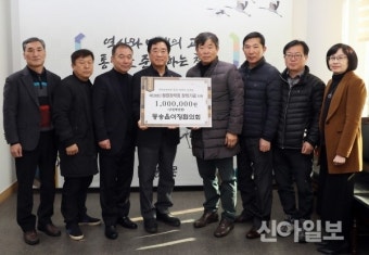 [포토] 철원 동송읍이장協, 장학기금 100만원 전달