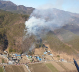경남 진주 이반성면 산불...도, 임차헬기 5대 투입 조기 진화