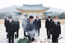 허태정 대전시장, 제101주년 3‧1절 현충원 참배