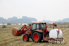 [친절한 농자재氏] 대농 맞춤형 트랙터, 농번기 일손 도움 기대