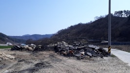 [포토] 무단방치 된 함양 옥계천 주변 건설폐기물