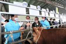 부안군수, 고창부안축협 가축경매시장 방문…현장밀착형 소통 행보