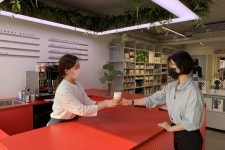 자주, 카페형 매장 오픈…충성 소비자 확보