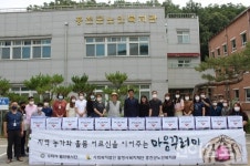 홍천수타사 월인봉사단, 군노인복지관에 농산물 꾸러미 전달