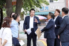 구로구의회 박동웅 의장, 초등학교 통학로 현장 점검