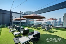 신라스테이 삼성 루프탑서 힐링 요가로 호캉스