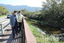 최인주 진해구청장, 자연친화 하천 조성 신이천 점검