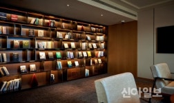 서재로 바뀐 서울신라호텔 라운지…맘껏 책 읽는 패키지 운영