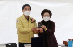 황인호 대전 동구청장, 용운주공재건축정비사업 조합의 감사패 받아