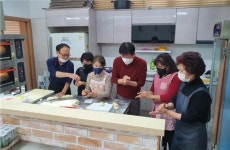 태백시 문곡소도동 주민자치위, 사랑의 빵 나눔 봉사활동
