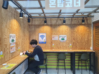 도공 김천(부산방향)휴게소, 코로나 영향에 ‘혼밥존’ 인기
