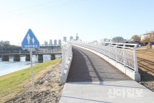 성동구, 중랑천변 산책로에 보행자 전용교량 개통