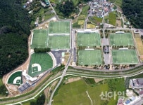 창녕스포츠파크 야구장 개장…축구장 이어 전지훈련지 각광