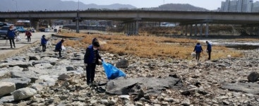 바르게살기운동 남양주시협 진접읍위, 왕숙천서 에코플로깅 실시