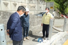 최인주 진해구청장, 보도 정비사업 현장 점검