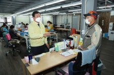 최인주 진해구청장, 자활근로사업단 작업장 방문