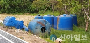 [포토] 함양읍 백연리에 방치된 정화조 물탱크