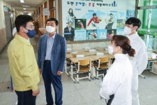허태정 대전시장, 도안초등학교 이동형 임시선별검사소 현장 점검